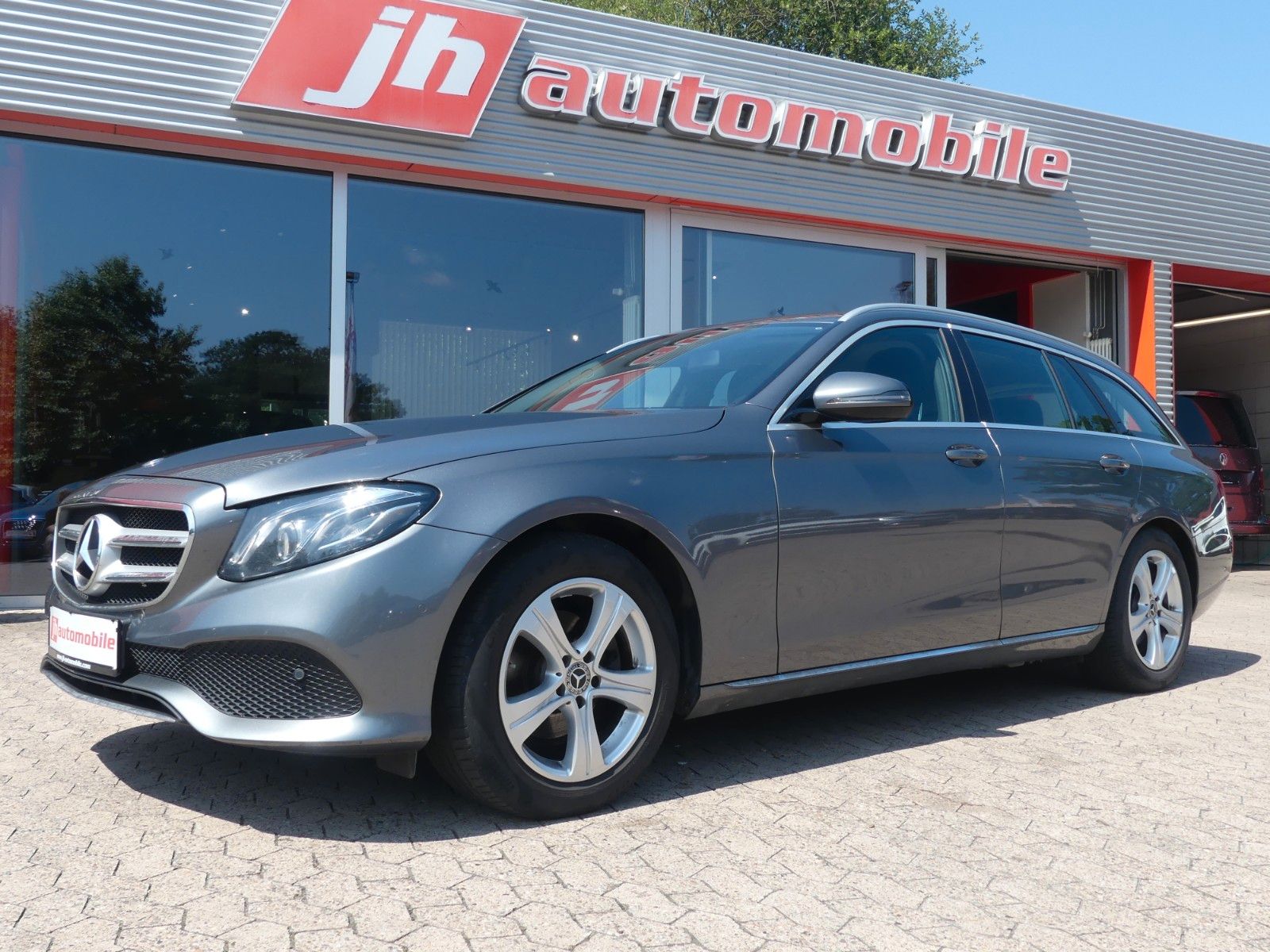 Mercedes E 220 - 1