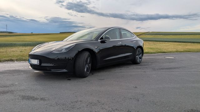 TESLA Model 3 Standard-Reichweite Plus - Hinterrad...