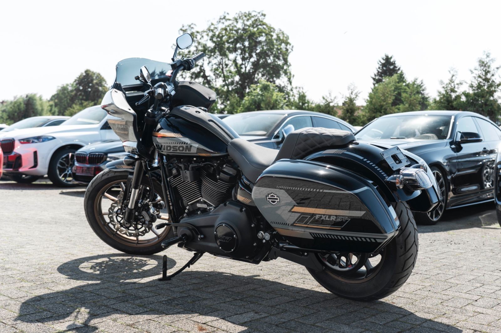 Fahrzeugabbildung Harley-Davidson FXLRST