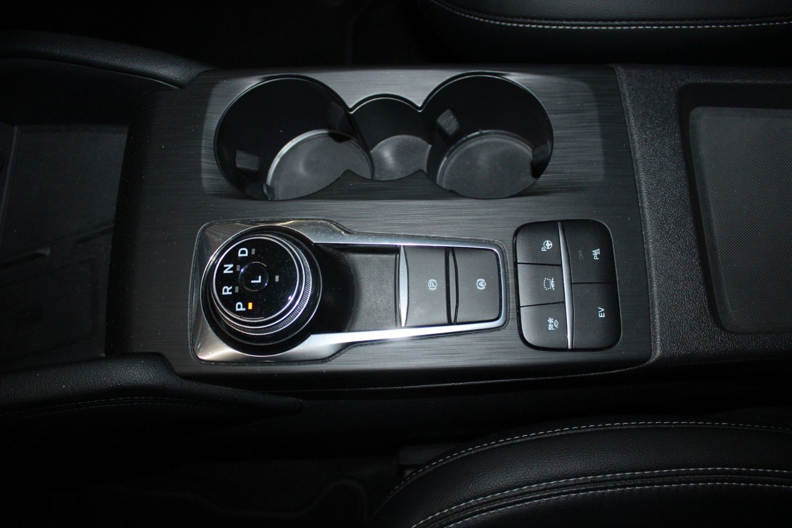 Fahrzeugabbildung Ford Kuga PHEV Titanium X ACC AHK HUD LED Cam WinterP