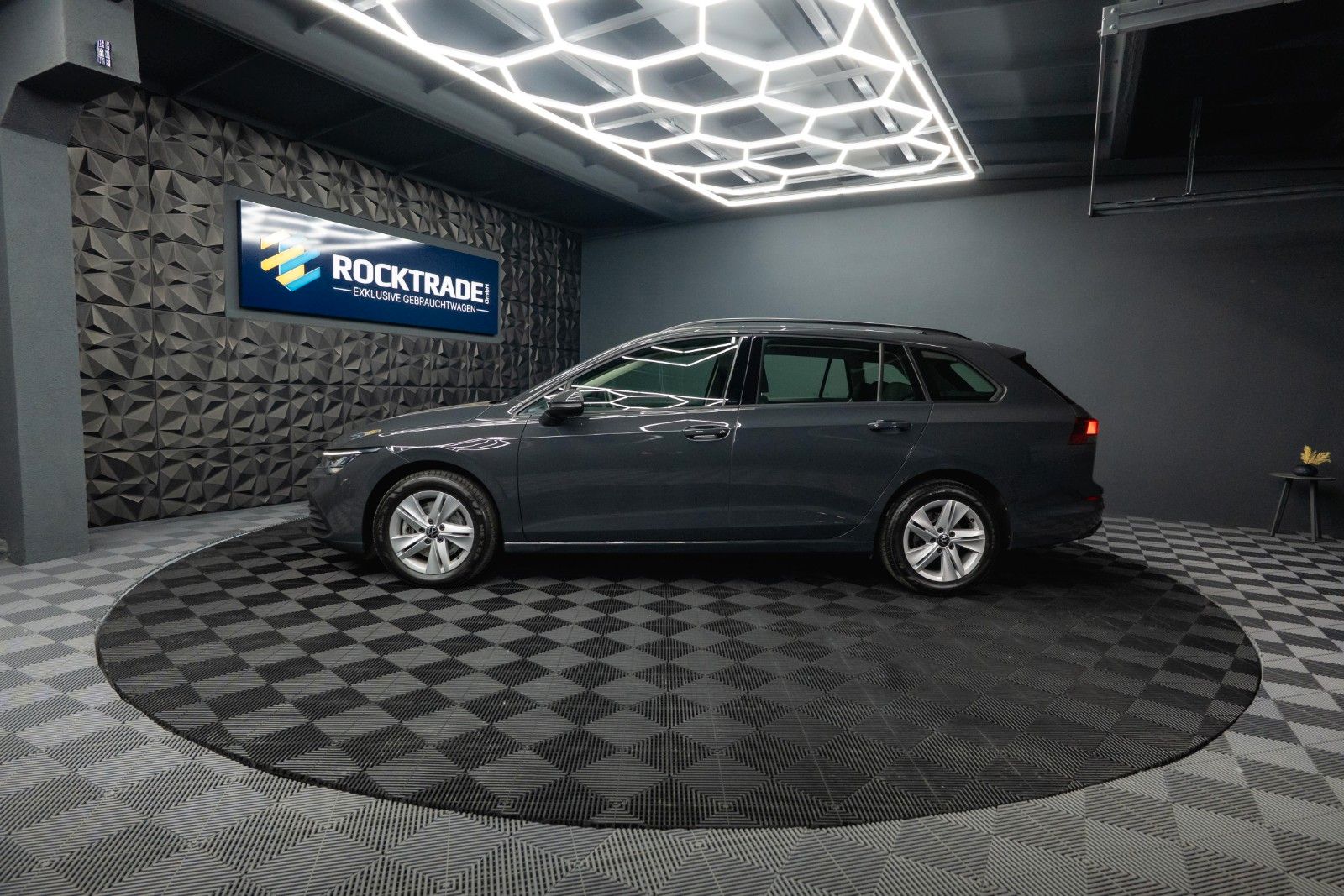Fahrzeugabbildung Volkswagen Golf VIII Variant 2.0 TDI Life *ACC*LED*DAB*19%*