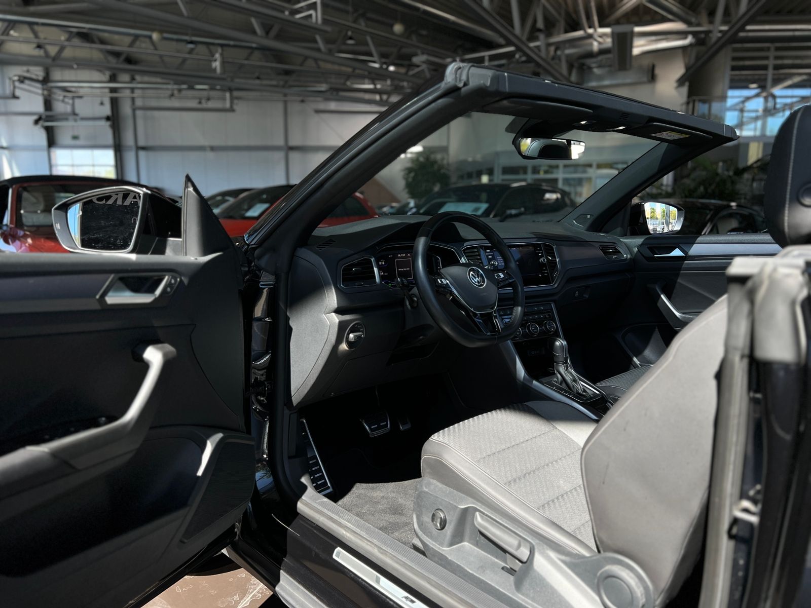 Fahrzeugabbildung Volkswagen T-Roc Cabriolet R Line Black AHK BEATS KEYLESS