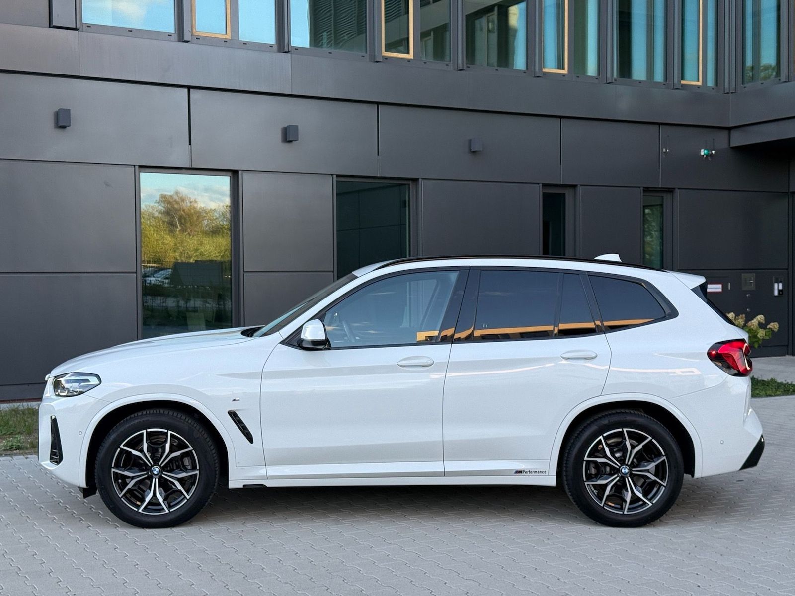 Fahrzeugabbildung BMW X3 20d xD M-SPORT|AHK|KAMERA|GARANTIE BIS 7/2029