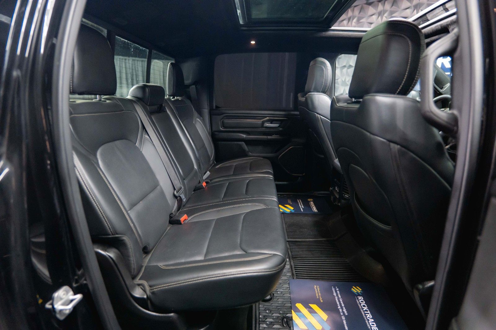 Fahrzeugabbildung Dodge RAM 5.7 V8 HEMI 4x4 NIGHT LARAMIE *Pano*RAMBOX*