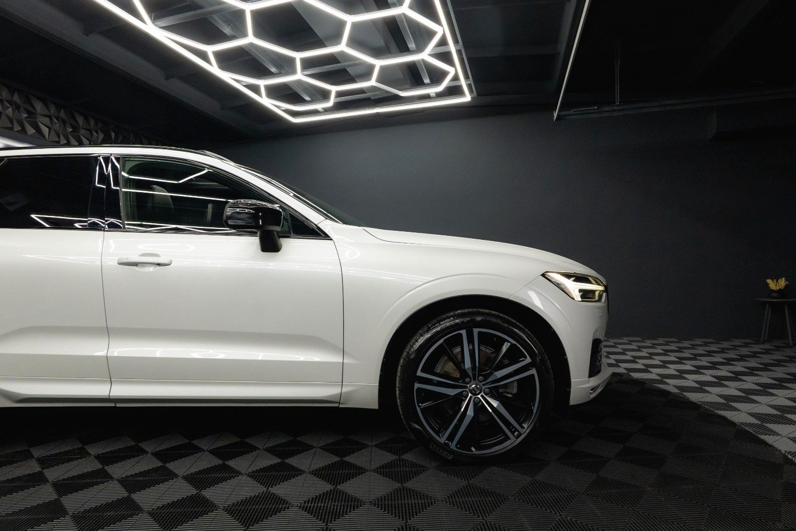 Fahrzeugabbildung Volvo XC60 R Design AWD | ACC | Pano | B&W | LED | 21`