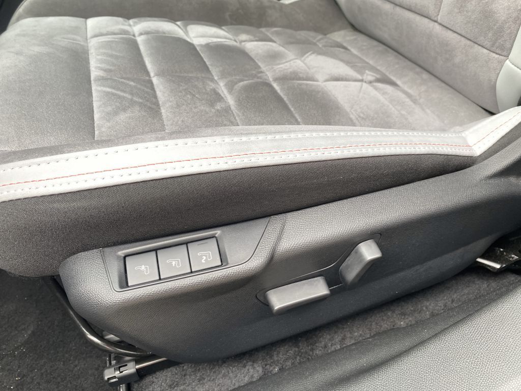 Fahrzeugabbildung Citroën C4 PureTech 130 *Automatik* MAX *360Grad Kamera*