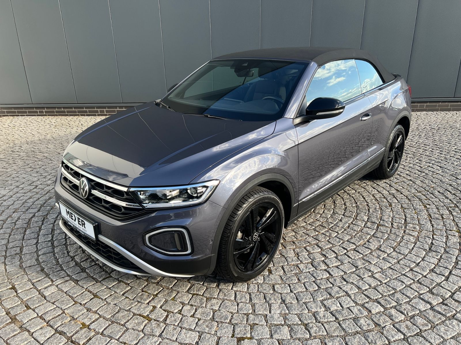 Fahrzeugabbildung Volkswagen T-Roc Cabriolet Style 1.5 TSI DSG *AHK, LED, Bla