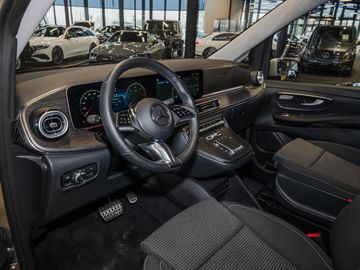 Mercedes V 220 - 9