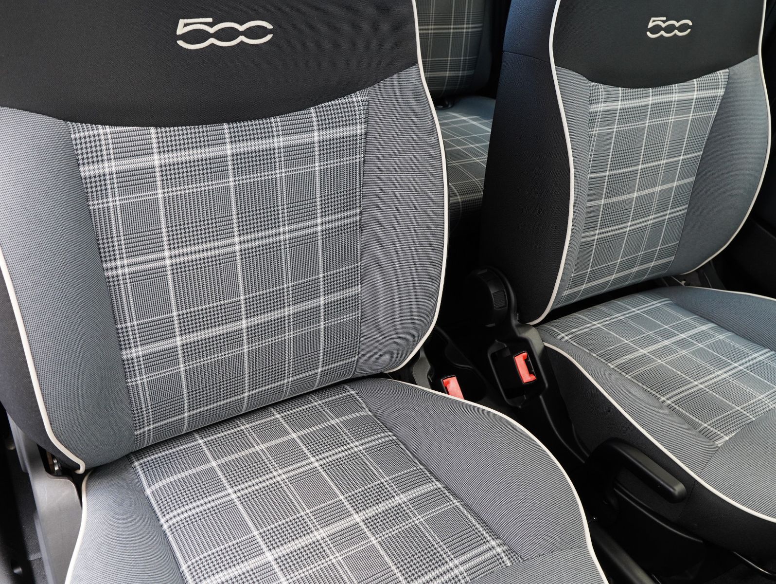 Fahrzeugabbildung Fiat 500 1.0 Mild Hybrid Lounge PDC/NAVI