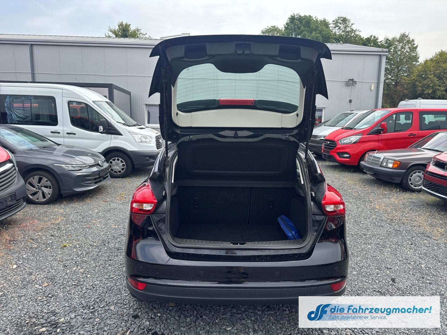 Fahrzeugabbildung Ford Focus Business Navi SHZ LenkradHZG *1502 *EXPORT