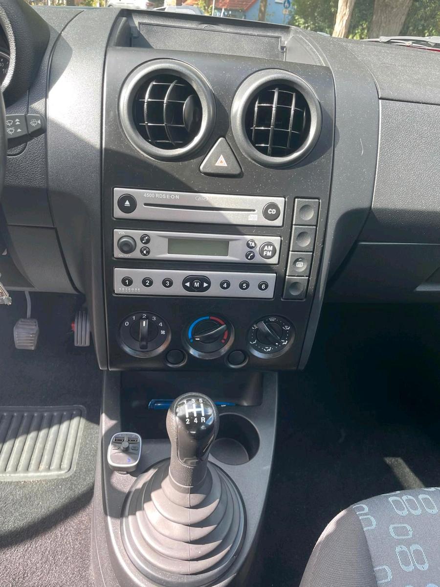 Ford Fusion 2005 — photo 12