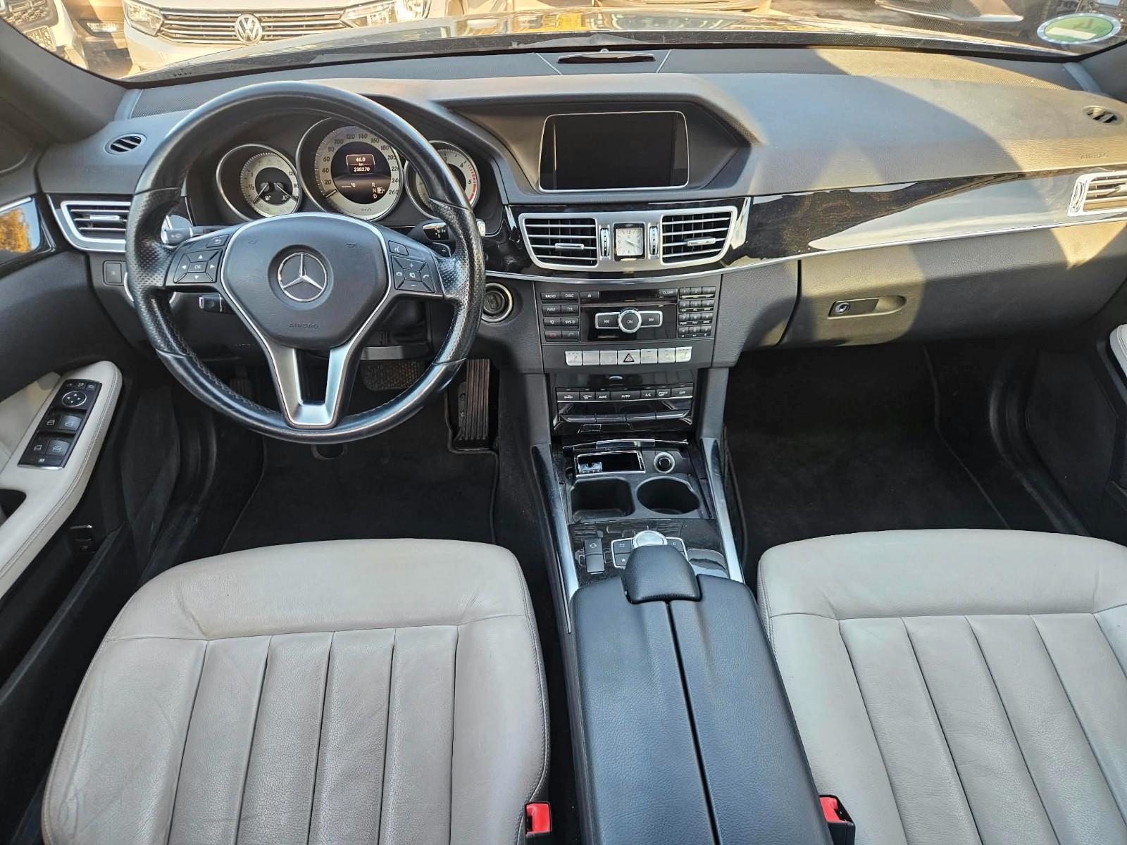 Mercedes-Benz E220 2013 — photo 11