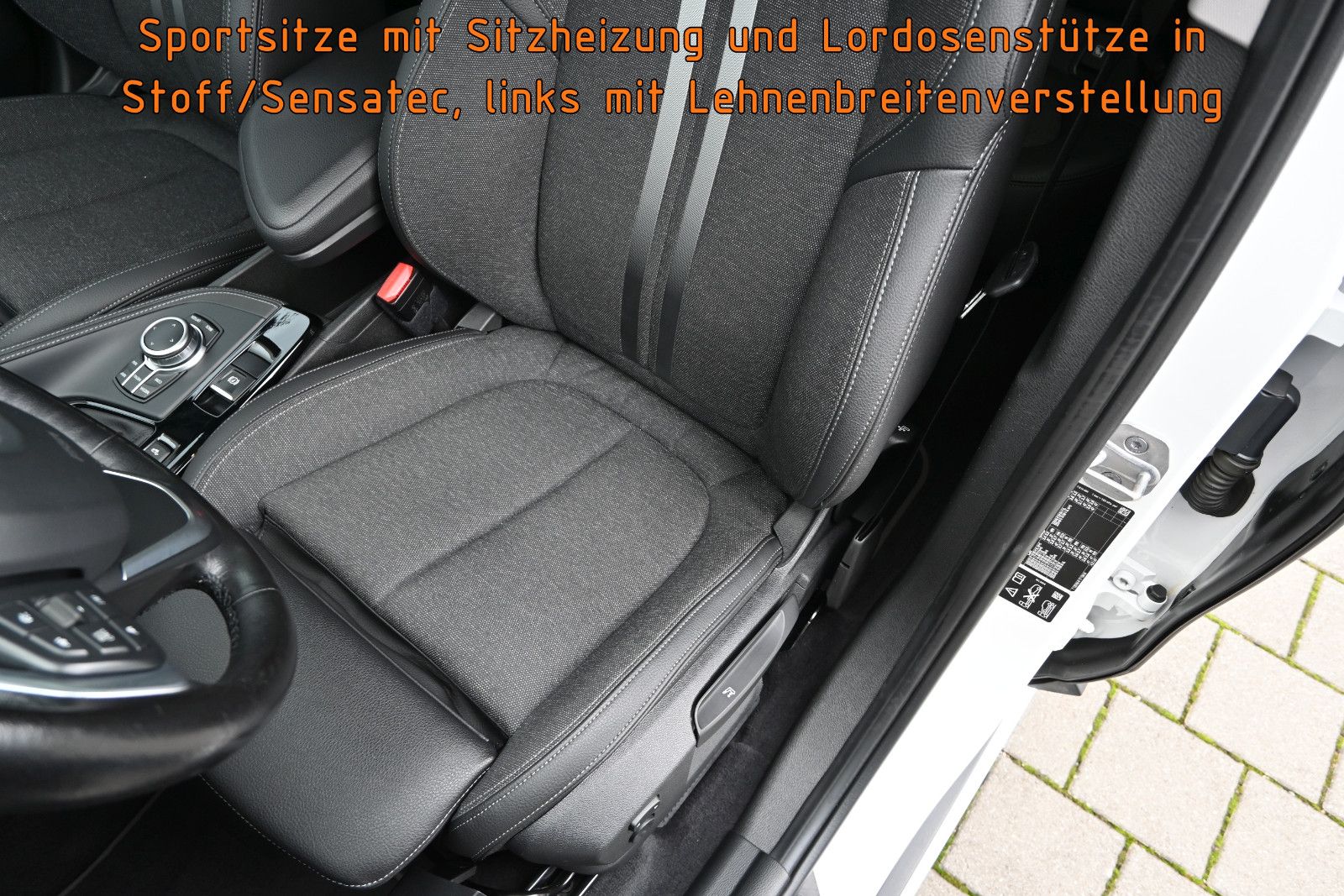 Fahrzeugabbildung BMW X1 xDr. 20d Sport Line °ACC°AHK°HEAD-UP°KAMERA°