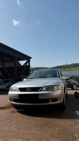 Opel Vectra 1.8 16V - - Opel Vectra aus 2001: Kombi