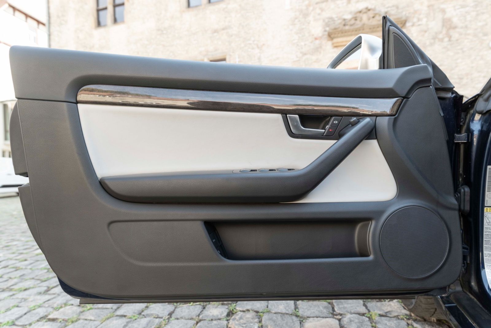 Fahrzeugabbildung Audi S4 Cabriolet 4.2 quattro TEMPOMAT M+S LEDER