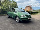 Volkswagen Sharan Highline / Automatik / Leder / Klima/ Fam - gebrauchte VW Sharan aus dem Jahr 2000