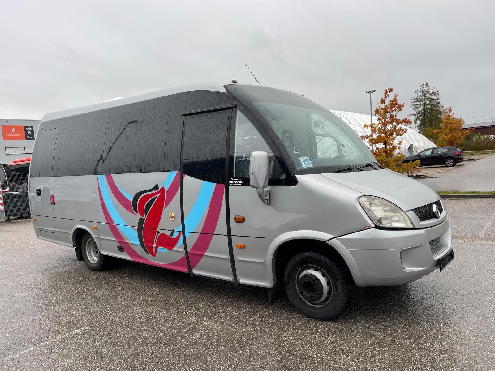 Iveco Wing 65C17 (Indcar) - Motor neu - 29 Sitzer