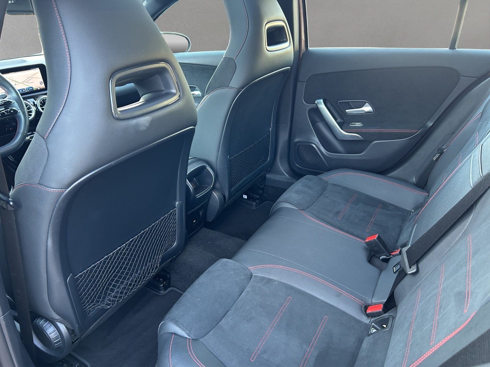 Fahrzeugabbildung Mercedes-Benz A 200 d AMG+ Kamera KeyGo LED Pano DISTRO Ambien