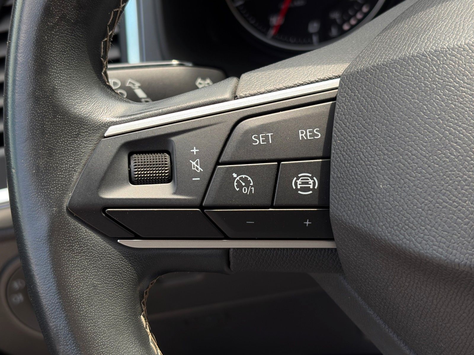 Fahrzeugabbildung SEAT Ateca Style 1,5 TSI DSG Tempomat LHZ SHZ CAM NAV