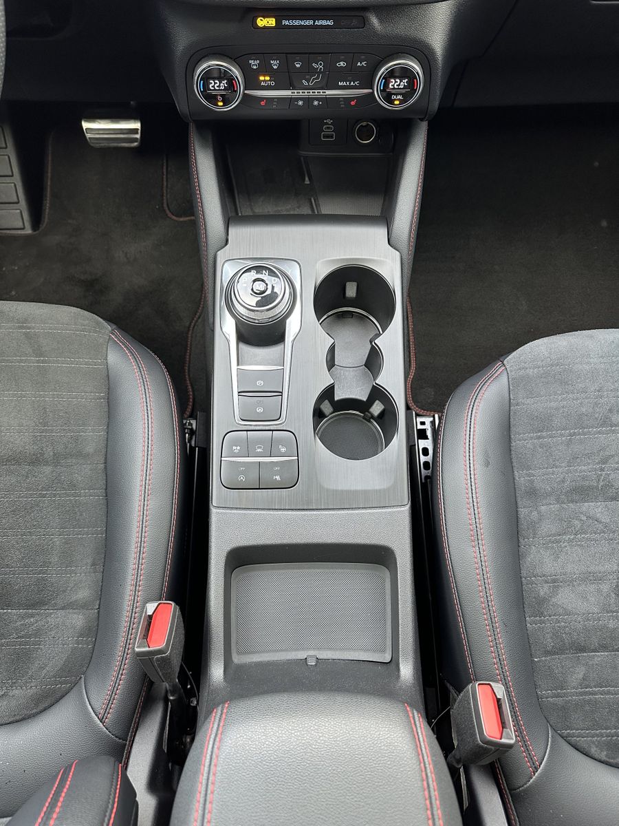 Fahrzeugabbildung Ford Kuga ST-Line X NAV+LED+PANORAMA+ACC+KAMERA+1HD