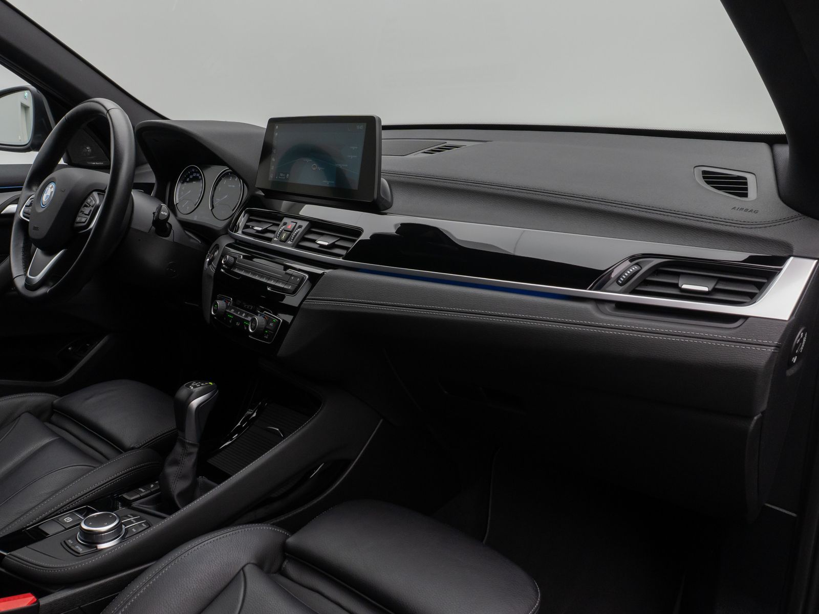 Fahrzeugabbildung BMW X1 xD25e xLine Kamera HUD DAB H/K Komfort Sport