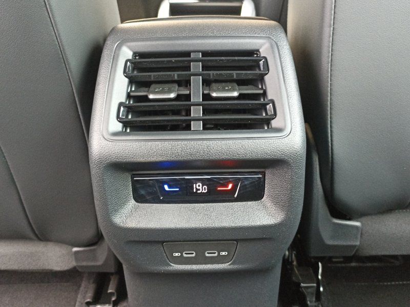 Fahrzeugabbildung Volkswagen Tiguan 1.5 TSI eHybrid R-Line DSG+  AHK+NAVI+MAT