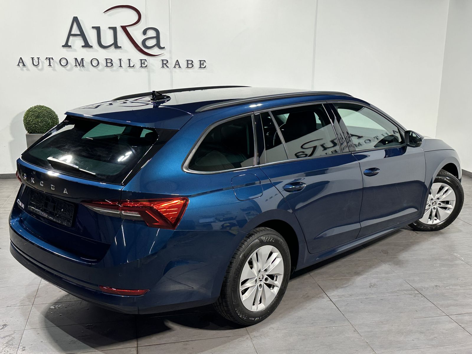 Fahrzeugabbildung SKODA Octavia Combi 2.0 TDI DSG Ambition NAV+LED+VCOCK