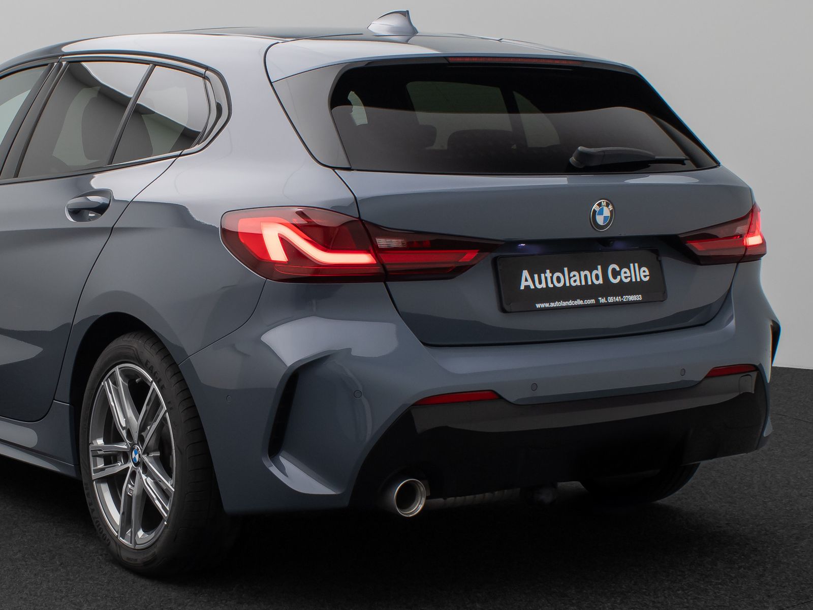 Fahrzeugabbildung BMW 118i M Sport Panorama Kamera HUD DAB H/K Komfort
