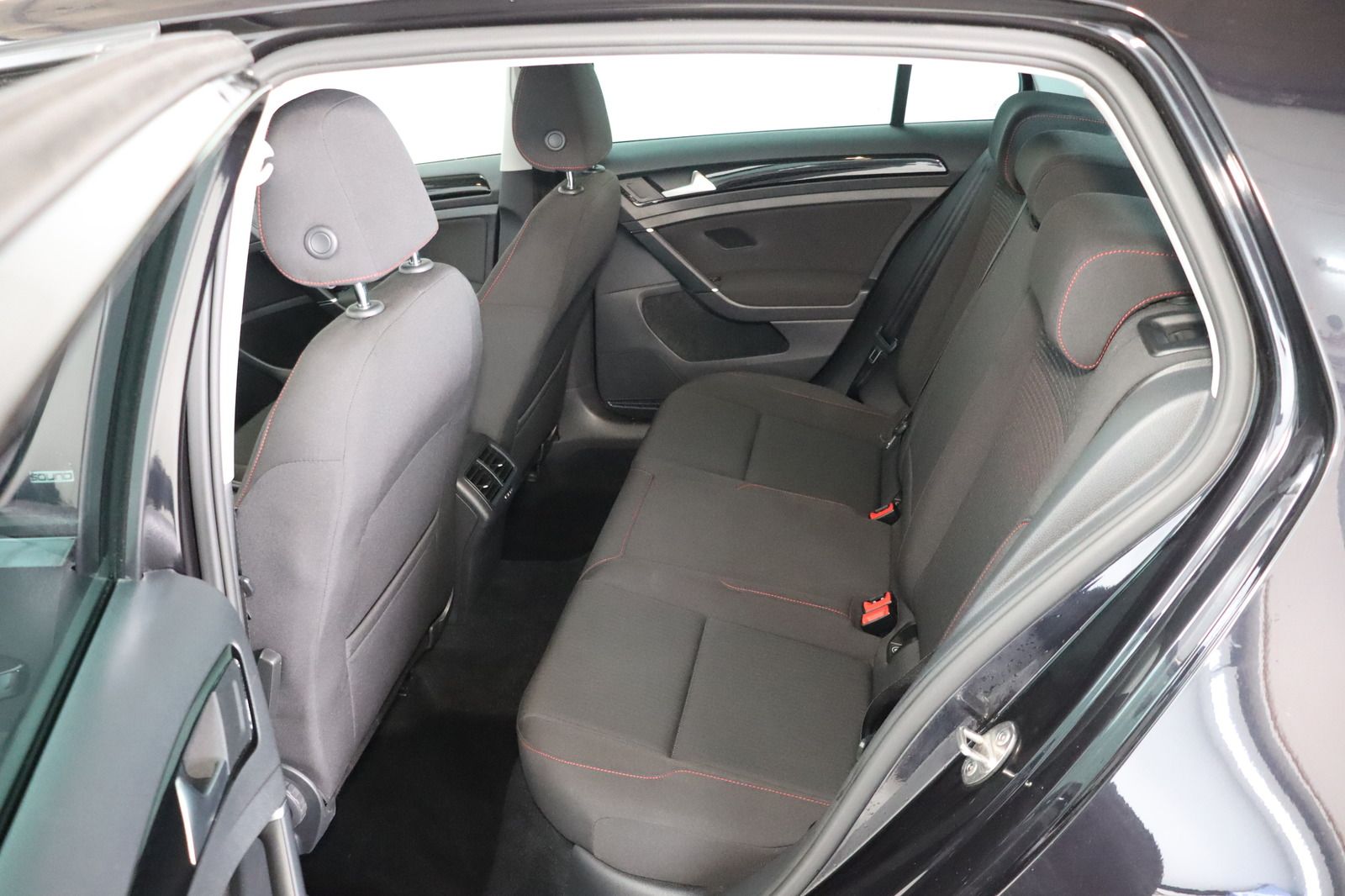 Fahrzeugabbildung Volkswagen Golf VII Sound * Standheizung * LED *