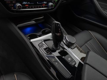 Fahrzeugabbildung BMW 540i Luxury Line HUD ACC LED Kamera 360°