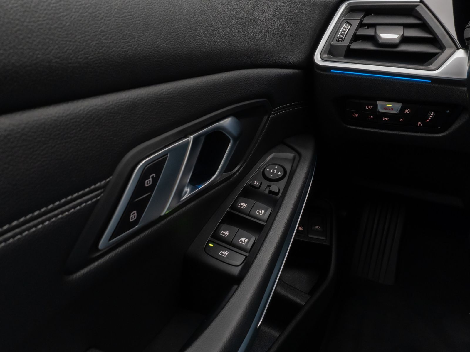 Fahrzeugabbildung BMW 330e xD Sport Line Kamera Laser HUD DAB HiFi AHK