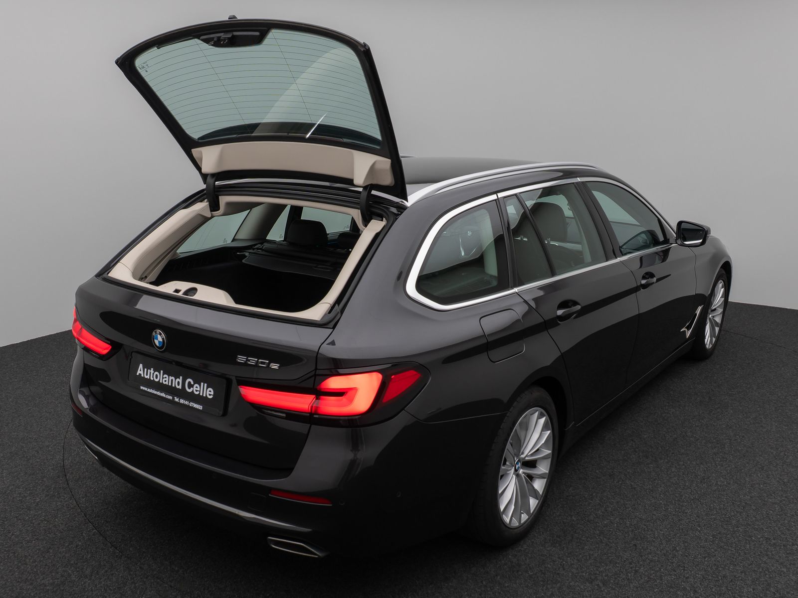 Fahrzeugabbildung BMW 530e  Luxury Line Kamera Laser HUD HiFi Komfort