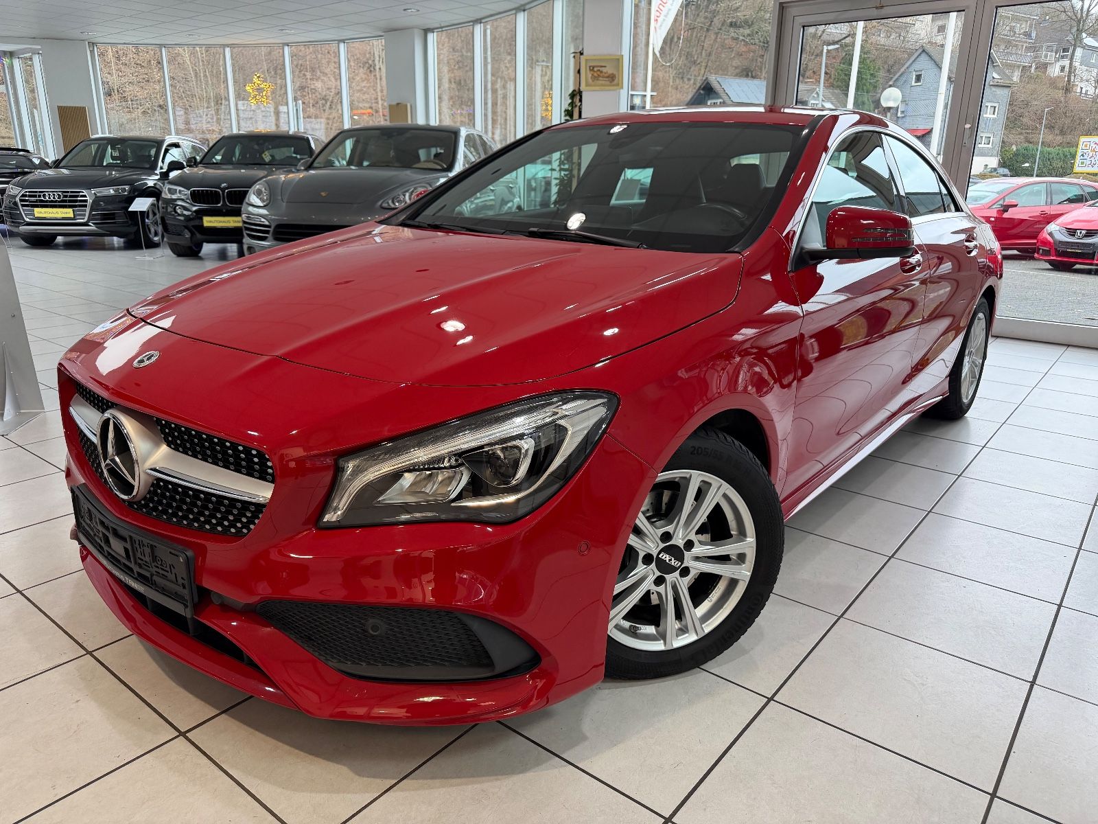 Fahrzeugabbildung Mercedes-Benz CLA 200 D AMG LINE / ROT