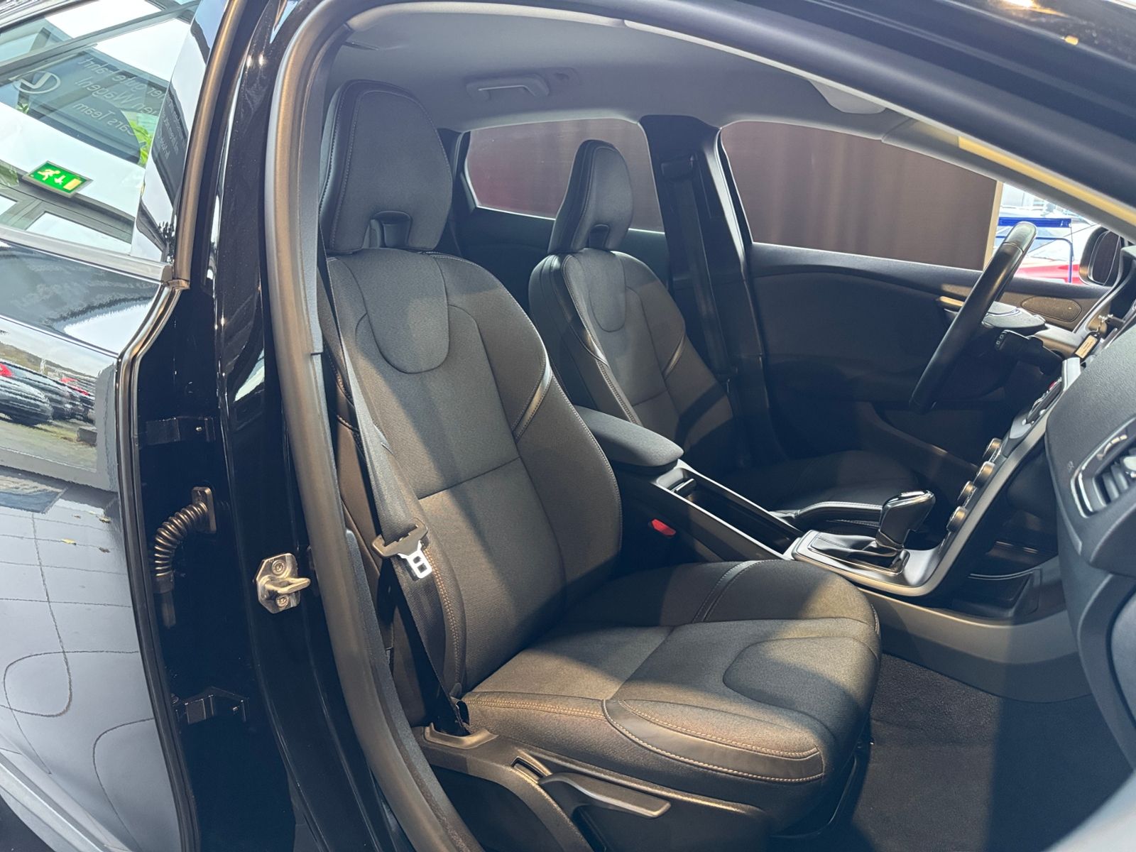 Fahrzeugabbildung Volvo V40 Cross Country Plus KLIMA LED NAVI  AHK