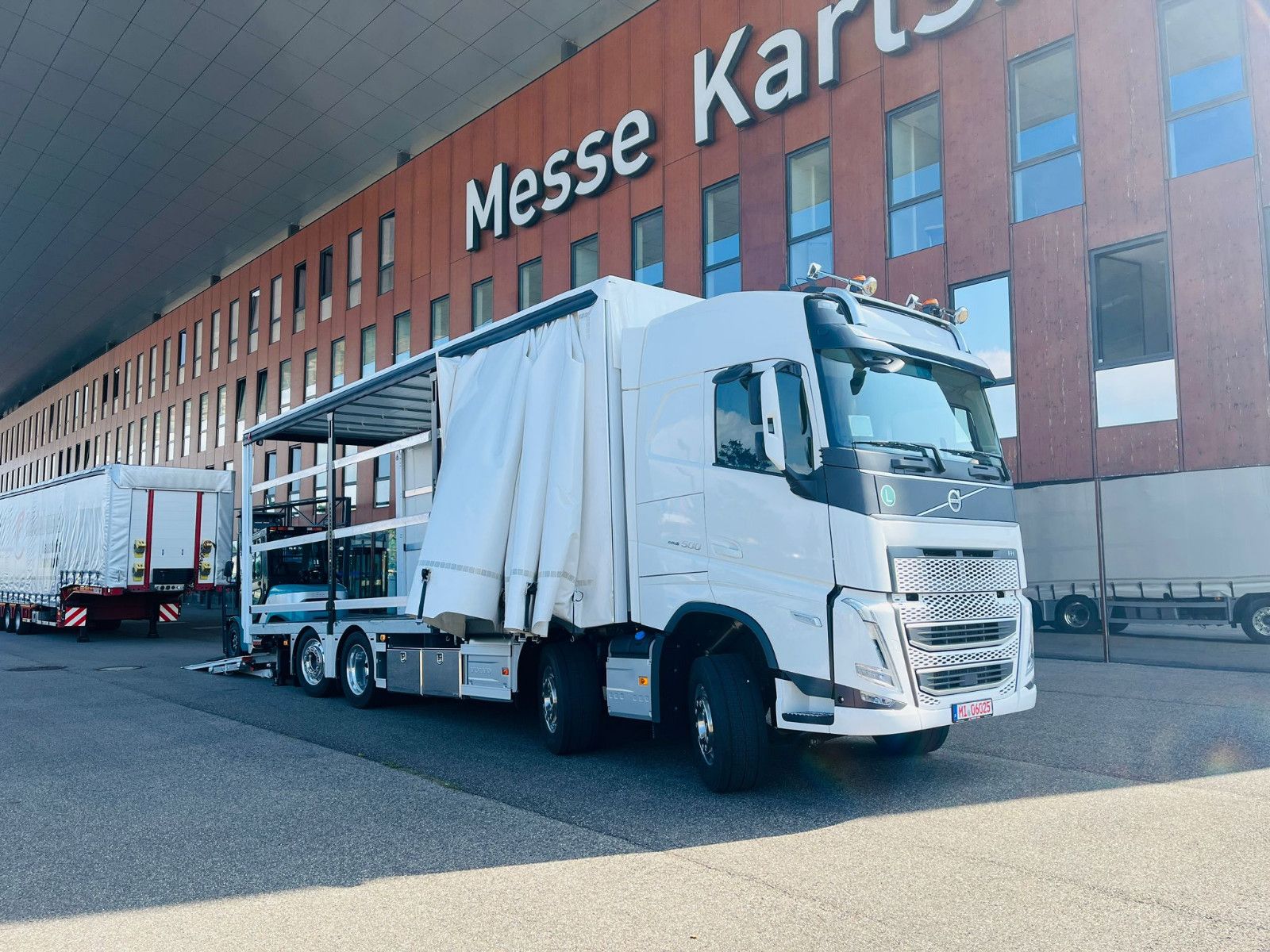 Fahrzeugabbildung Volvo FH 500 8x2 Arbeitsbühnen Transporter LBW 9t