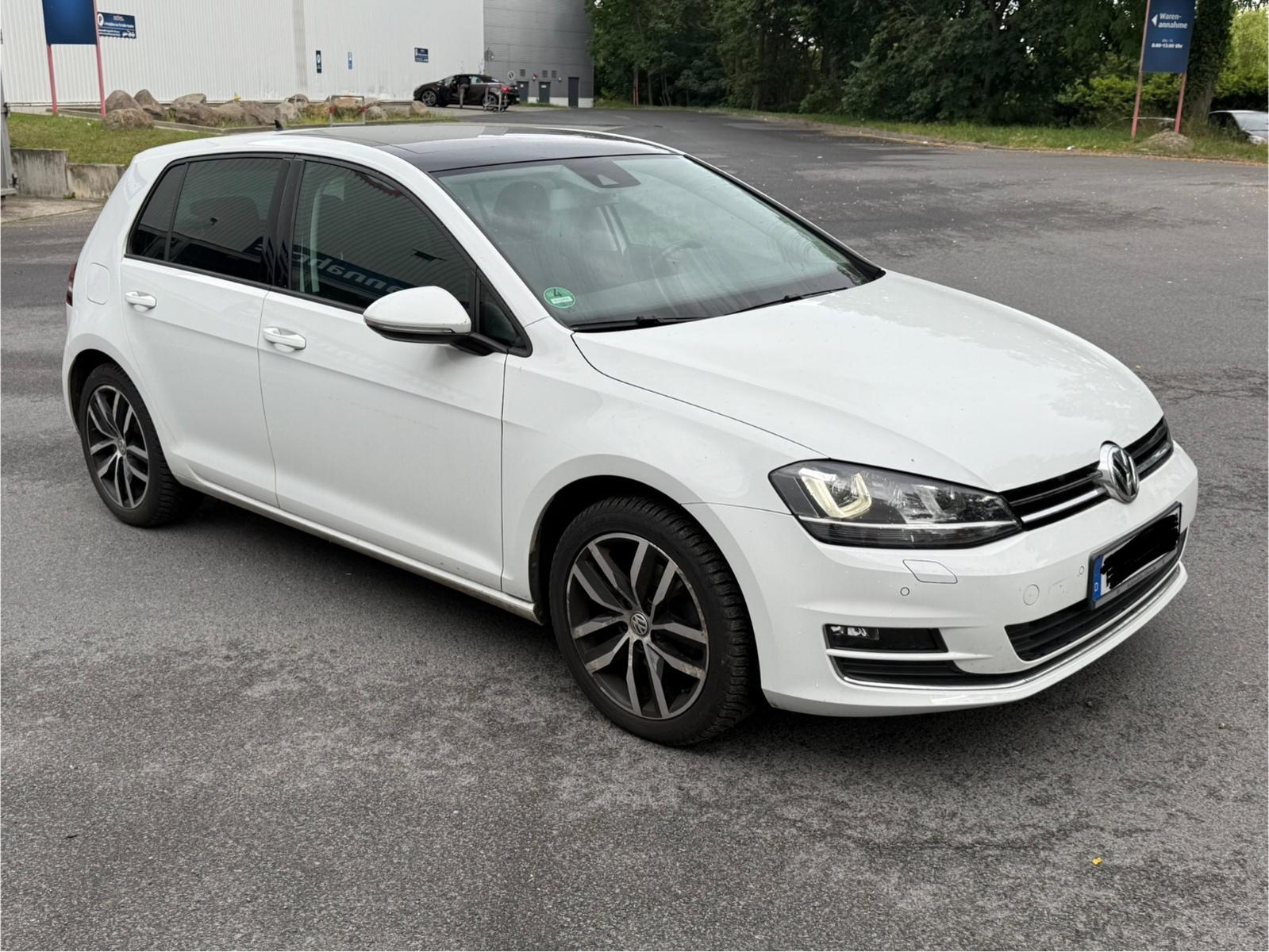 Volkswagen Golf 2.0 TDi DSG BMT Highline PANO KAM 1HAND