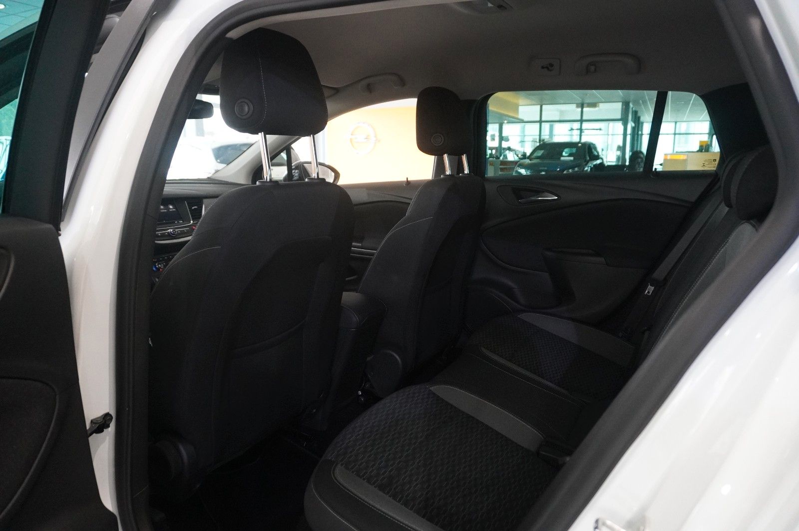 Fahrzeugabbildung Opel Astra K ST 1.2T EDITION NAVI/LED/KAMERA/SHZ/AHK