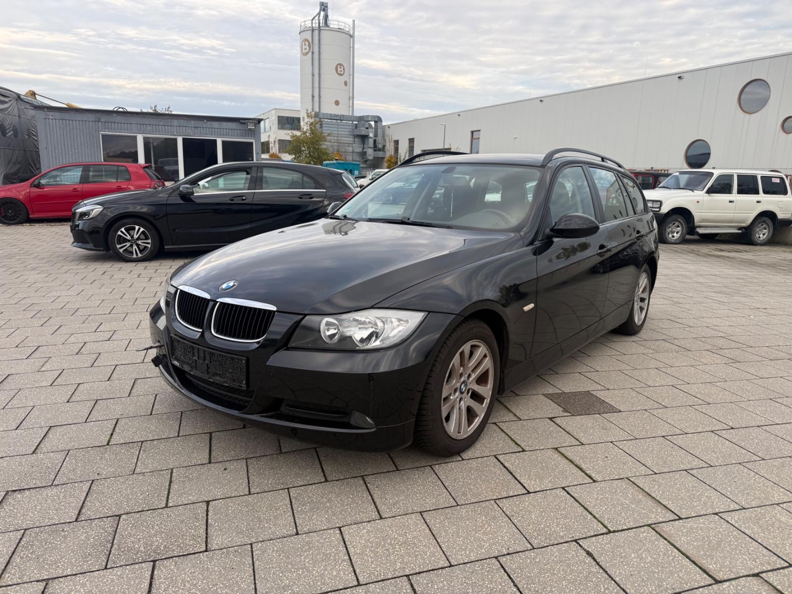 BMW 318, 2008