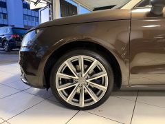 AUDI A1 ambition Sportfahrwerk Sportsitze 17 Zoll SHZ