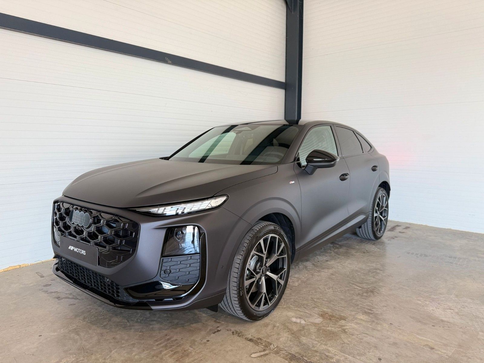 Audi Q3 SB MATT QUATTRO /20"/SONOS/HUD/AHK/PANO/ROTE