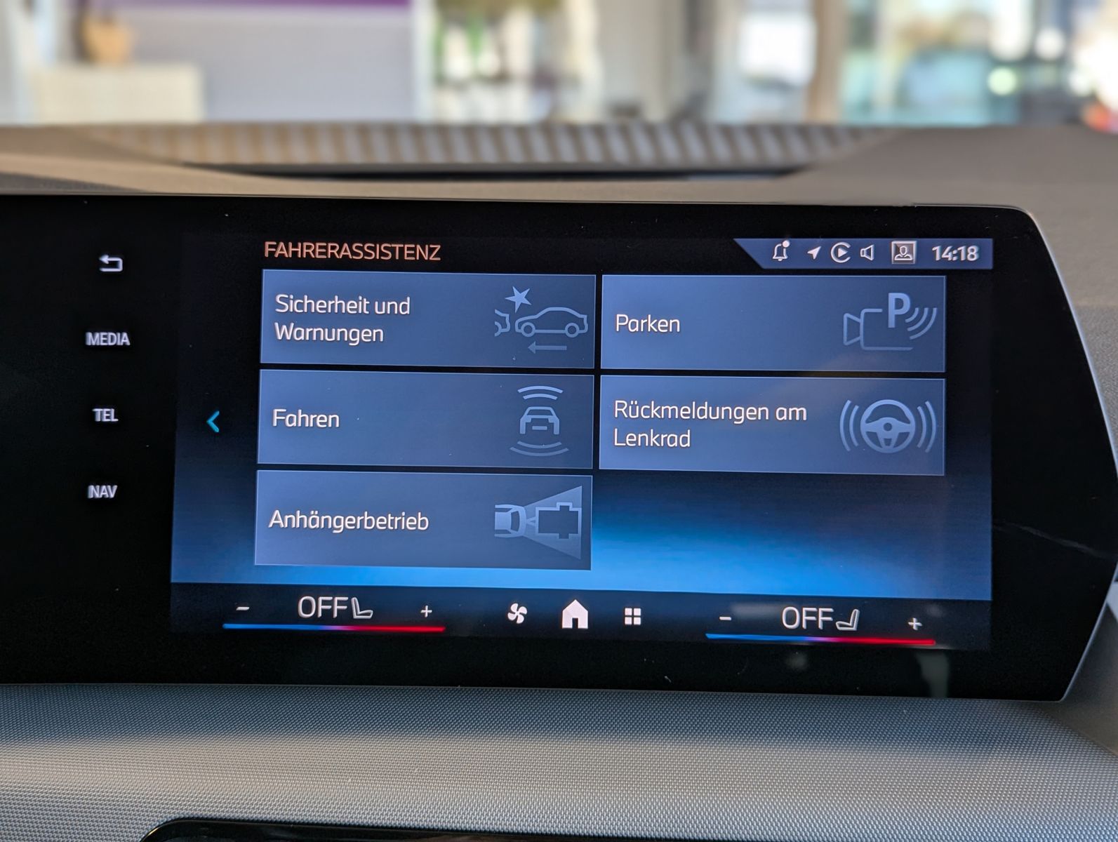 BMW 218 Active Tourer i Panorama Sport-Sitze AHK - Image 26