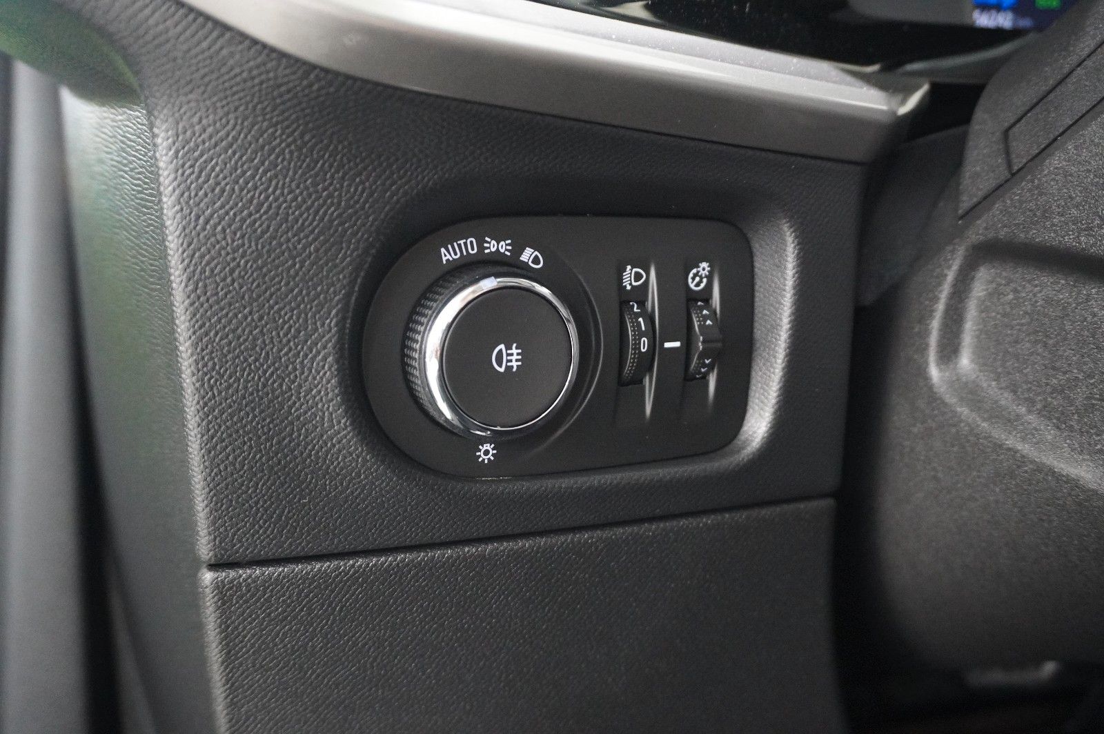 Fahrzeugabbildung Opel Mokka-e EDITION 3-PHASIG NAVI/LED/KAMERA/SH/DAB+