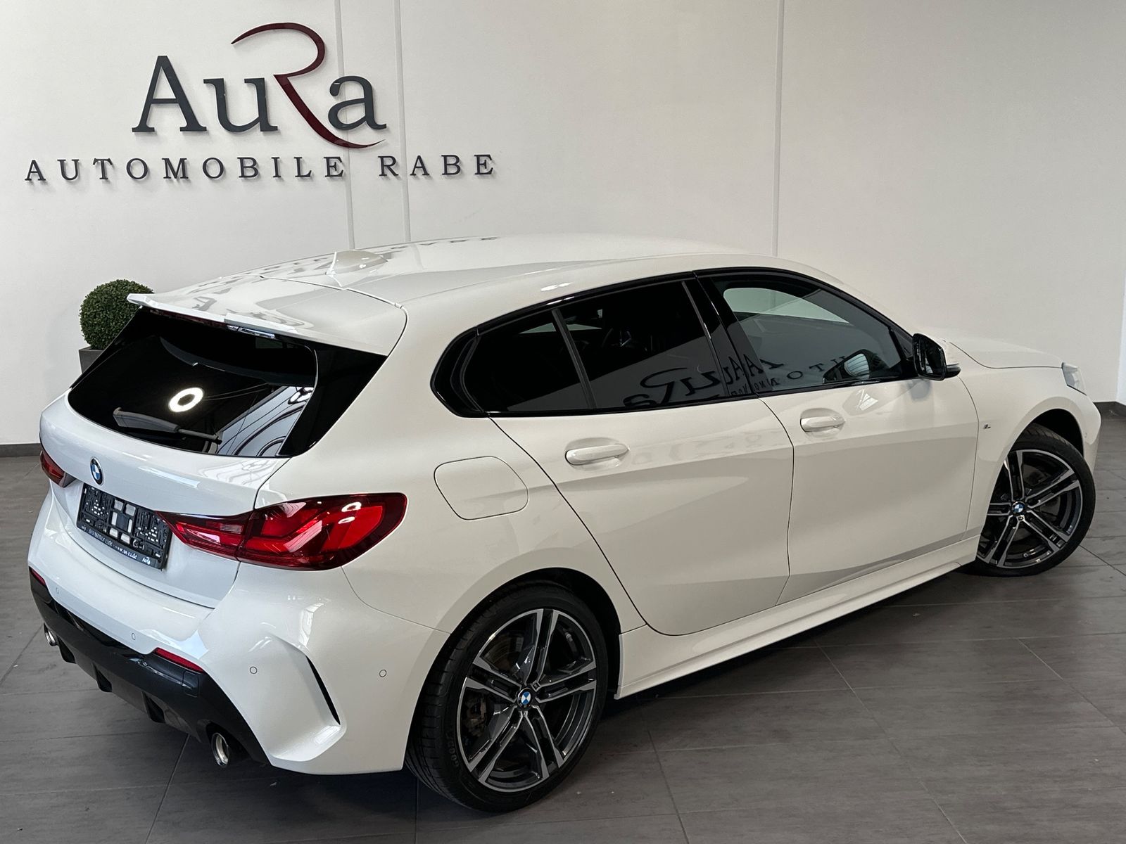 Fahrzeugabbildung BMW 120 d xDrive Aut. M Sport NAV+LED+SHZ+KAM+DAB