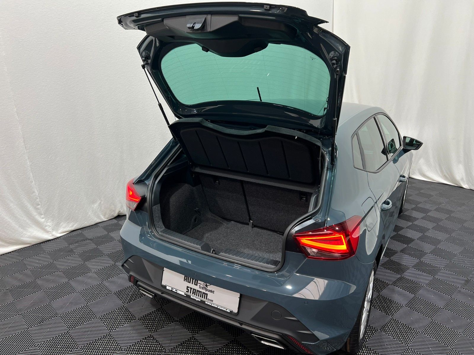 Fahrzeugabbildung SEAT Ibiza 1.0 TSI 85kW FR DSG