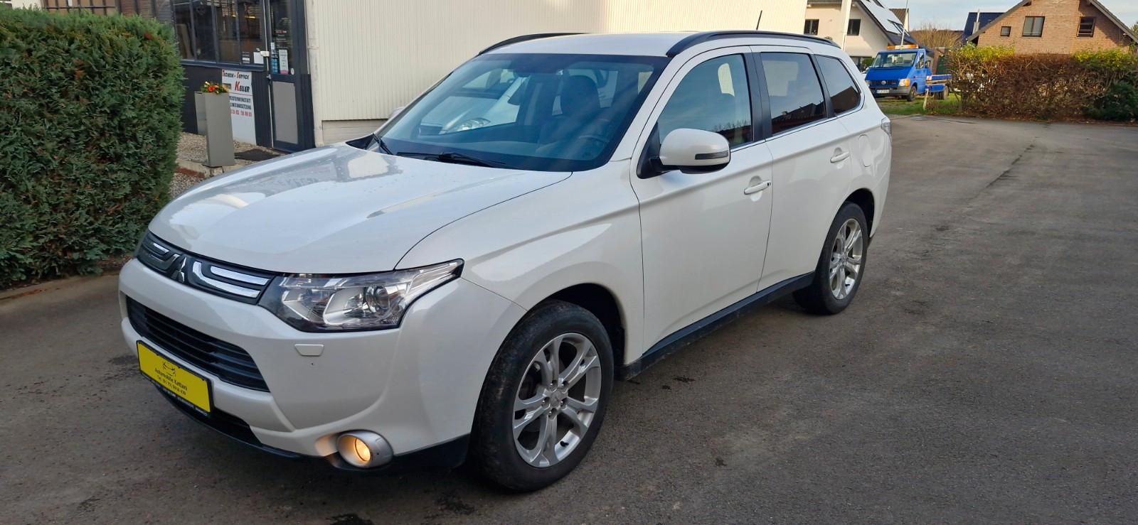 Mitsubishi Outlander Diamant Edition 4WD LEDER NAVI 7SITZER