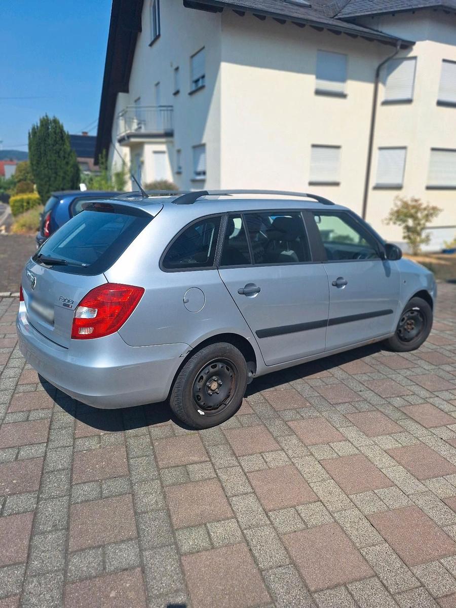 Skoda Fabia 2010 — photo 5