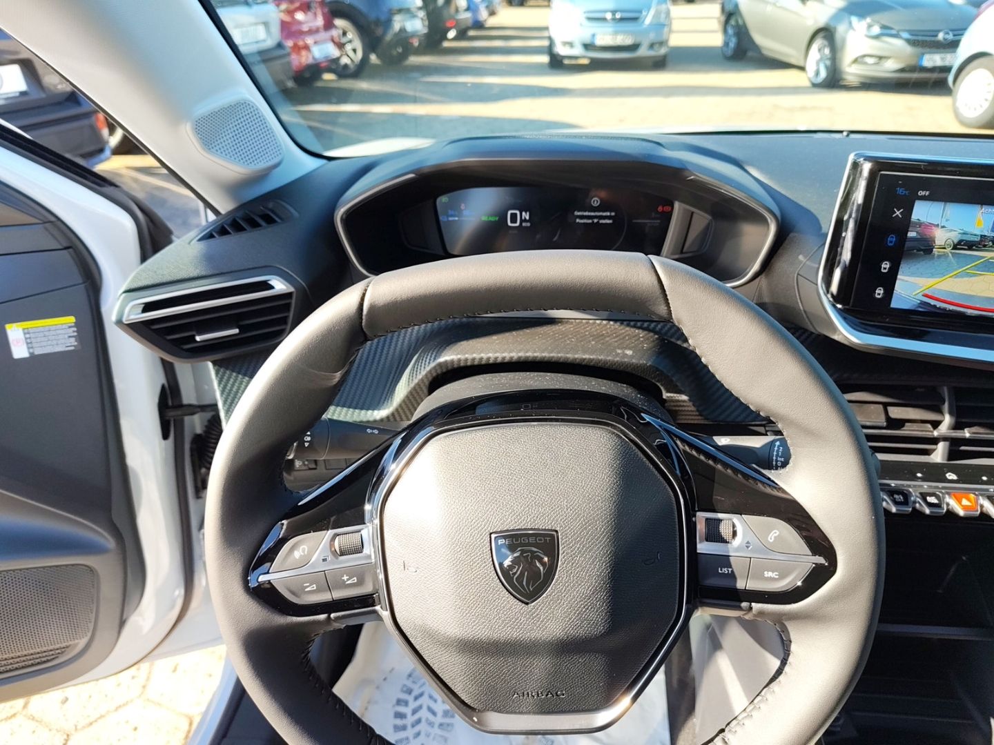 Peugeot e-208 - Bild 12