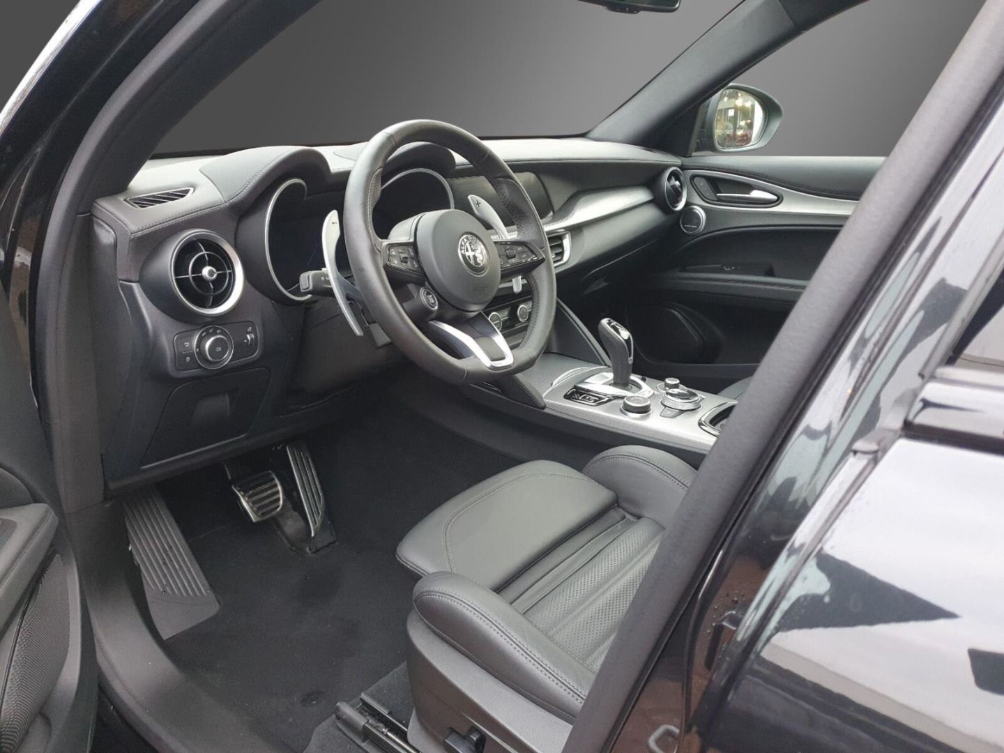 Fahrzeugabbildung Alfa Romeo Stelvio Veloce Q4 2.0 Turbo - Panoramadach -