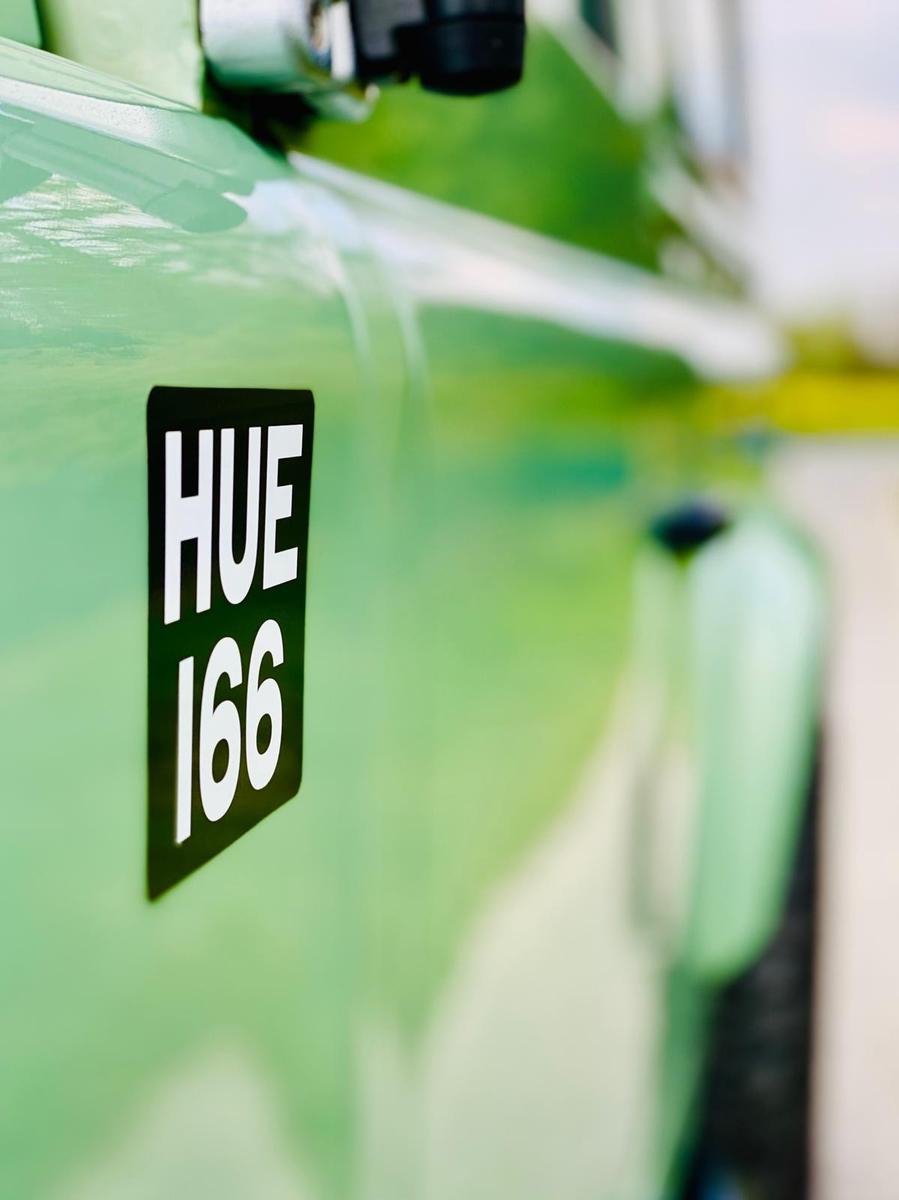 Land Rover 1 Hd. orig. Heritage Defender 110 Station 2016