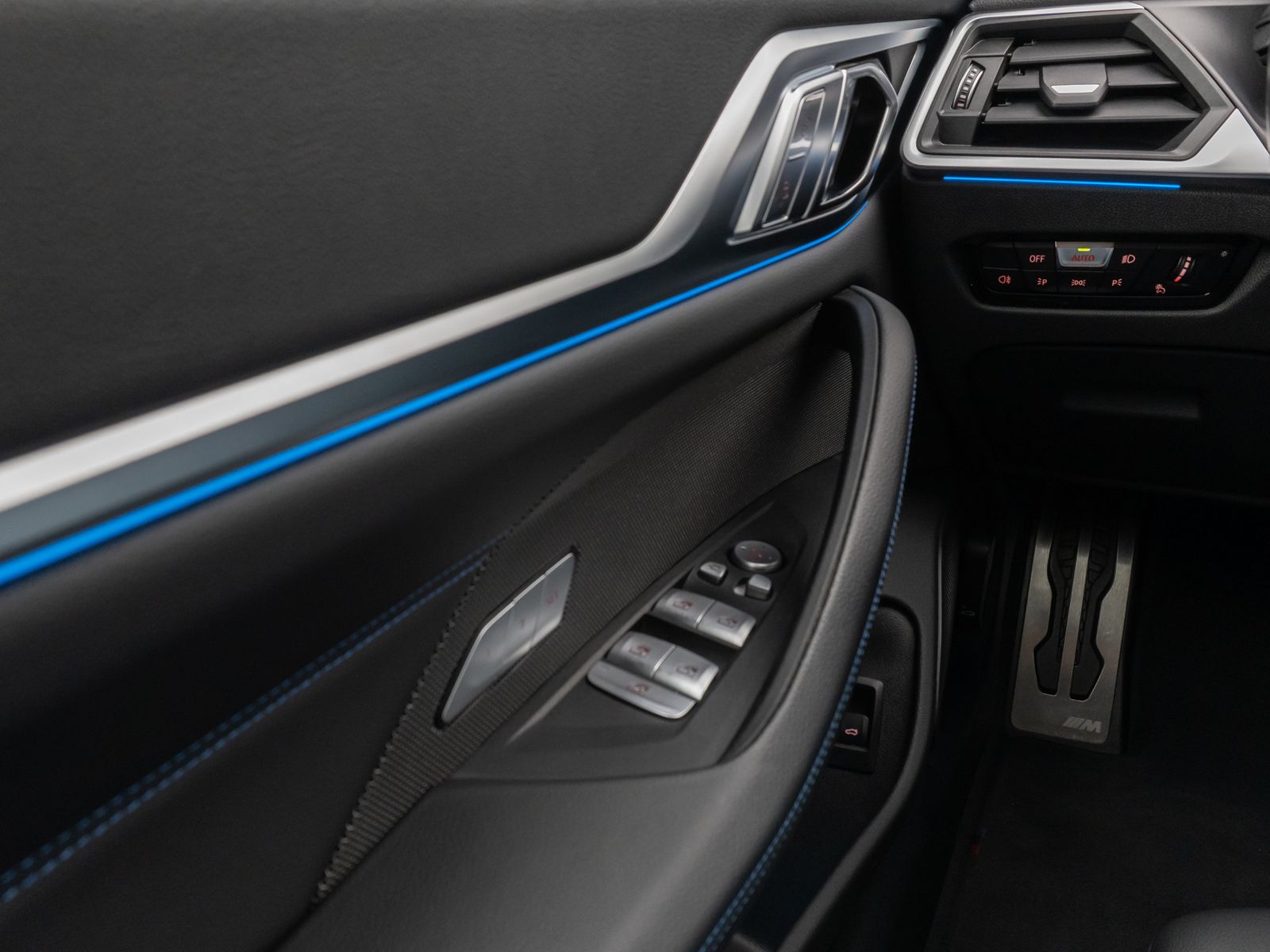 Fahrzeugabbildung BMW i4 eD40 M Sport 360°DAB H/K Komfort Alarm 19Zoll